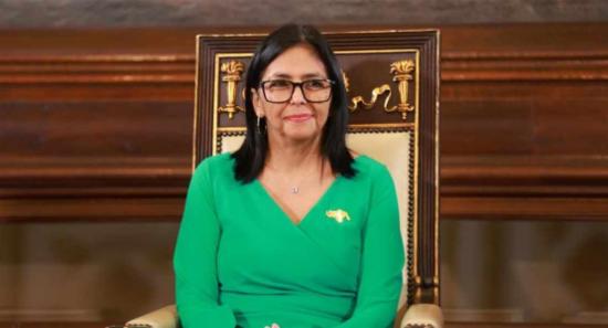 වෙනිසියුලාවේ අන්තර්වාර ජනාධිපතිනිය දිවුරුම් දෙයි